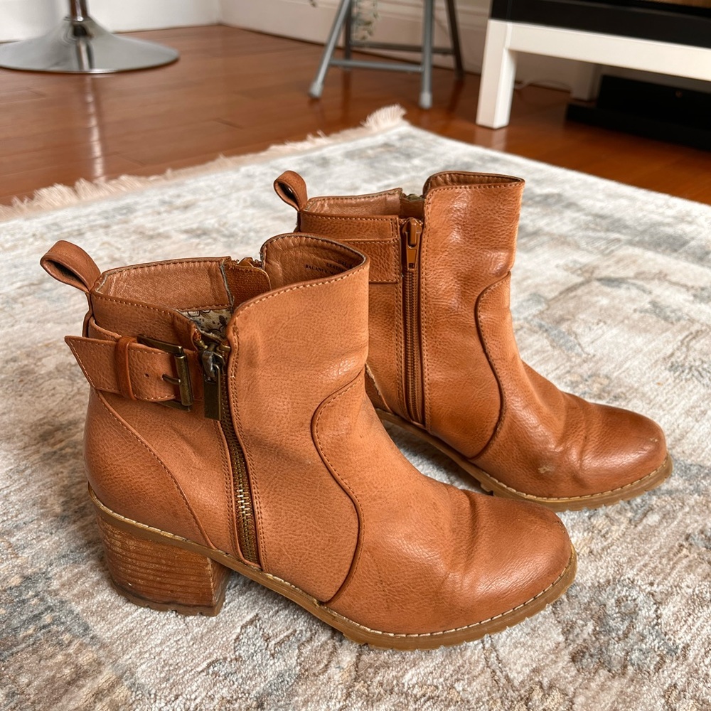 Great booties to transition into spring! ✨🌸